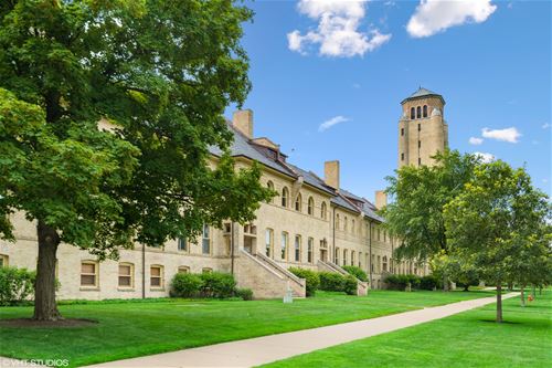 154 Leonard Wood South Unit 213, Highland Park, IL 60035