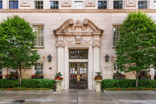 219 E Lake Shore Unit 2A, Chicago, IL 60611