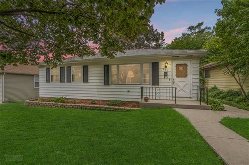 955 N Sleight, Naperville, IL 60563