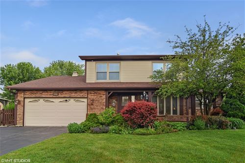 590 Woodcrest, Carol Stream, IL 60188