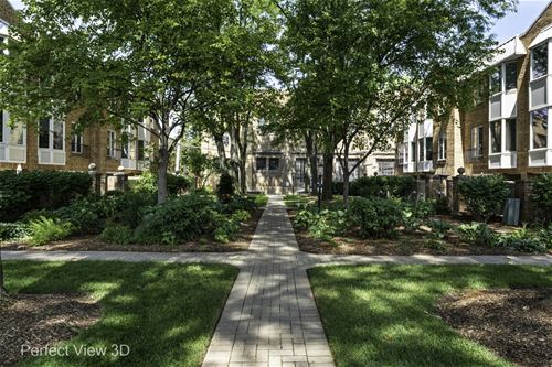 108 Bishop Quarter, Oak Park, IL 60302