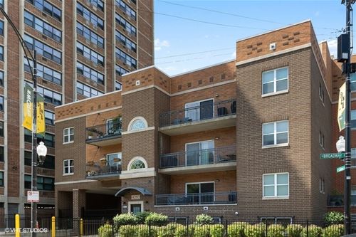 4260 N Broadway Unit 202, Chicago, IL 60613