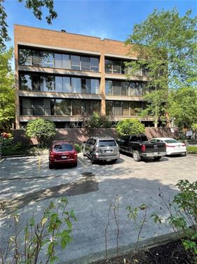 619 Glenview Unit 203, Highland Park, IL 60035