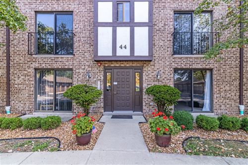 44 Harbor Unit 108, Naperville, IL 60565