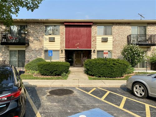8995 Kennedy Unit 202B, Des Plaines, IL 60016