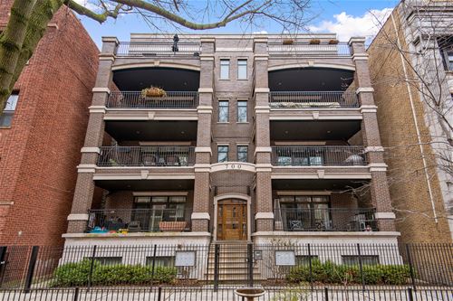 700 W Barry Unit 1E, Chicago, IL 60657