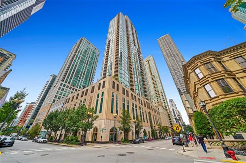 21 E Huron Unit 3903, Chicago, IL 60611