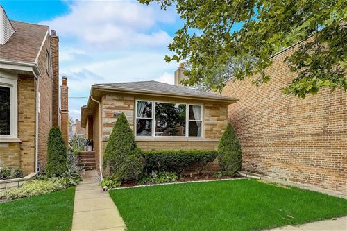 6255 W Peterson, Chicago, IL 60646