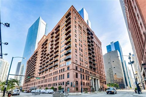 165 N Canal Unit 702, Chicago, IL 60606