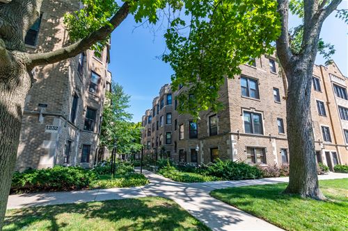 1224 W Jarvis Unit 2S, Chicago, IL 60626