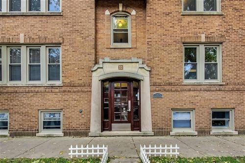 2225 W Waveland Unit 2W, Chicago, IL 60618