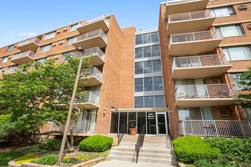 2201 S Stewart Unit 5L, Lombard, IL 60148