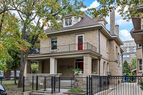 937 W Castlewood, Chicago, IL 60640