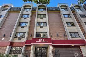 541 W Oakdale Unit 322, Chicago, IL 60613