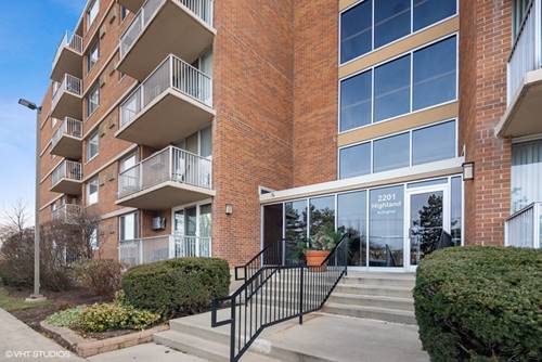 2201 S Highland Unit 2M, Lombard, IL 60148