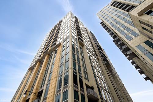 700 N Larrabee Unit 806, Chicago, IL 60654
