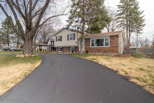 203 Valley, Lindenhurst, IL 60046