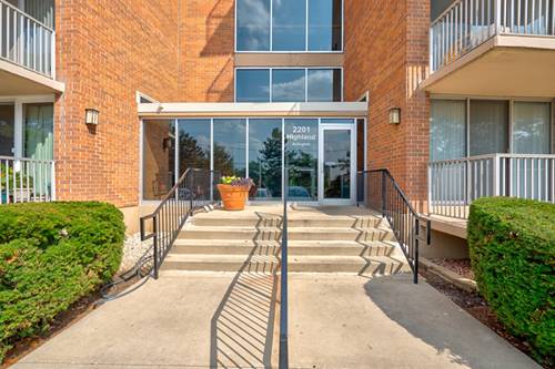 2201 S Highland Unit 5G, Lombard, IL 60148