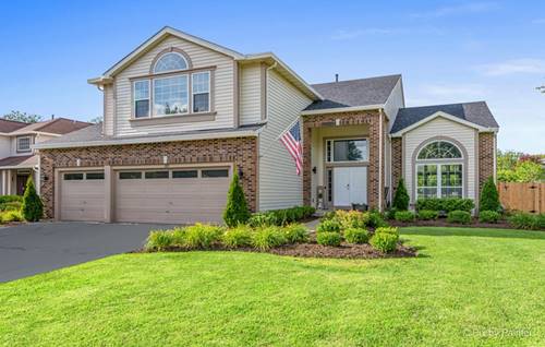 1091 Heavens Gate, Lake In The Hills, IL 60156