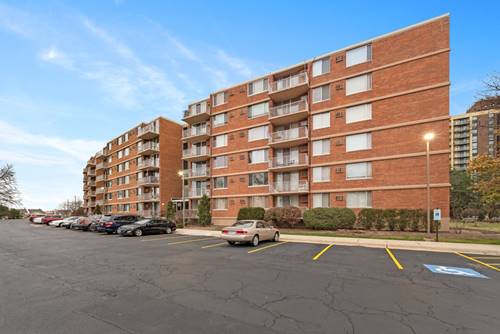 2211 S Highland Unit 4B, Lombard, IL 60148