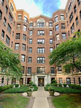 725 W Sheridan Unit 206, Chicago, IL 60613