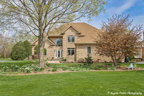 210 Carriage, Barrington, IL 60010