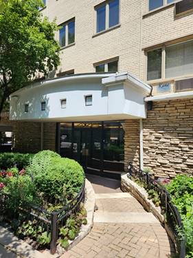426 W Barry Unit 302, Chicago, IL 60657
