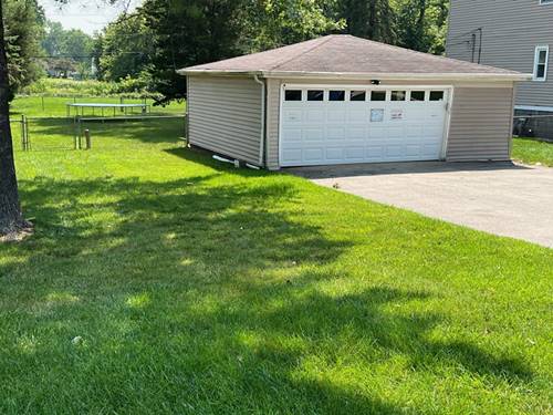955 E Red Oak, Addison, IL 60101