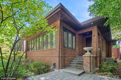 819 W Castlewood, Chicago, IL 60640