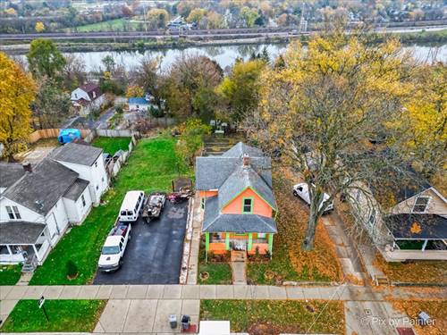 658 Raymond, Elgin, IL 60120