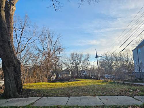 311 Ravine, Waukegan, IL 60085