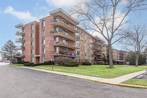 18 E Old Willow Unit 205, Prospect Heights, IL 60070