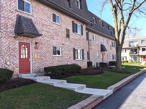 880 S Plum Grove Unit 210, Palatine, IL 60067