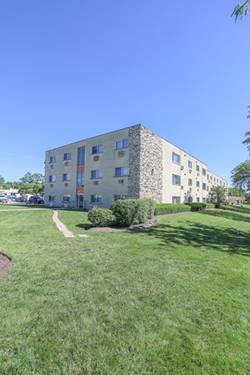 700 Mckinley Unit 108, Mundelein, IL 60060