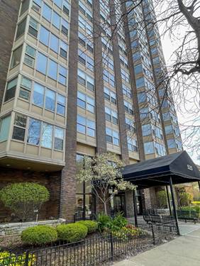 525 W Hawthorne Unit 2202, Chicago, IL 60657