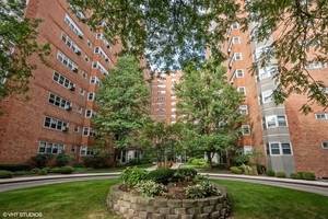 4960 N Marine Unit 512, Chicago, IL 60640