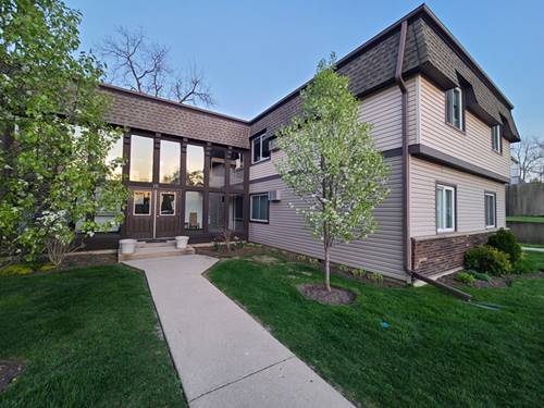 131 E Mill Unit 103, Wauconda, IL 60084