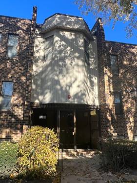 2208 Country Club Unit 26, Woodridge, IL 60517