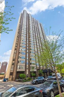 525 W Hawthorne Unit 402, Chicago, IL 60657