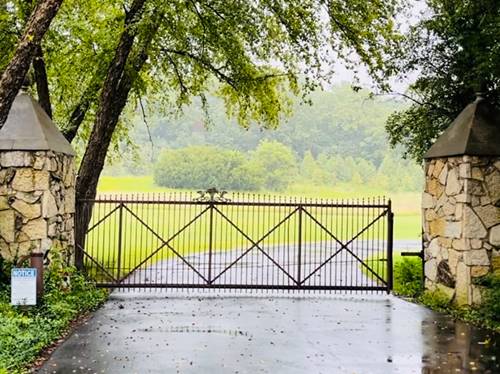 1104 S Valley Hill, Woodstock, IL 60098