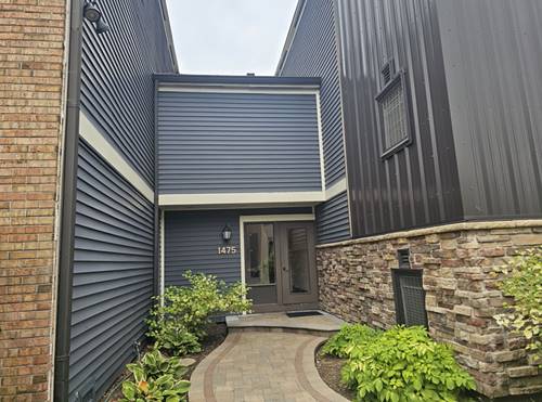 1475 S County Farm Unit 1-3, Wheaton, IL 60189