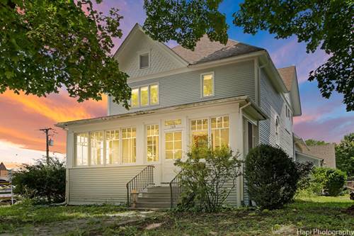 303 S Hough, Barrington, IL 60010