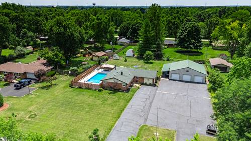 12 N Cypress, Bristol, IL 60512
