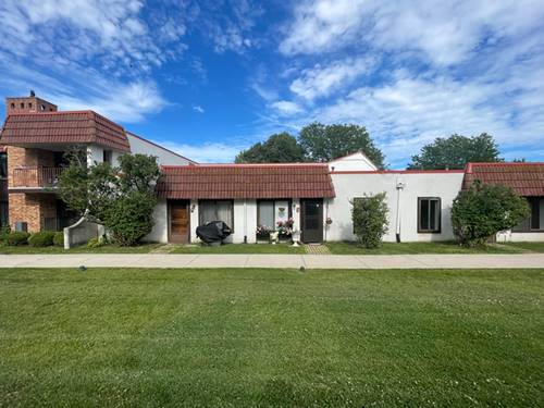743 E Fullerton Unit 105, Glendale Heights, IL 60139