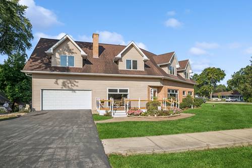 210 Valley, Roselle, IL 60172
