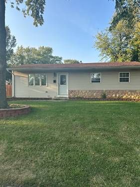 906 Chippewa, Carpentersville, IL 60110