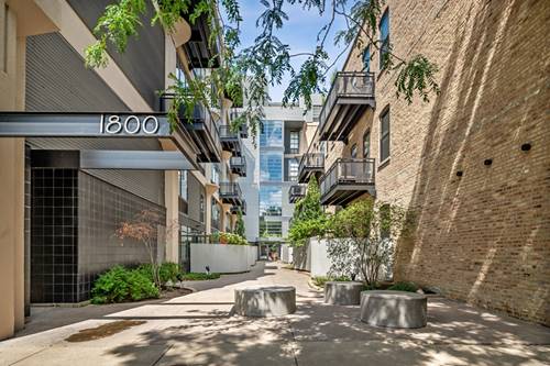 1800 W Grace Unit 527, Chicago, IL 60613