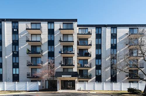9731 N Fox Glen Unit 3E, Niles, IL 60714