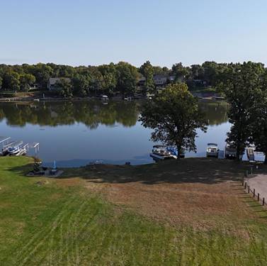 1 Holiday, Lake Holiday, IL 60552