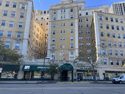 1936 N Clark Unit 806, Chicago, IL 60614